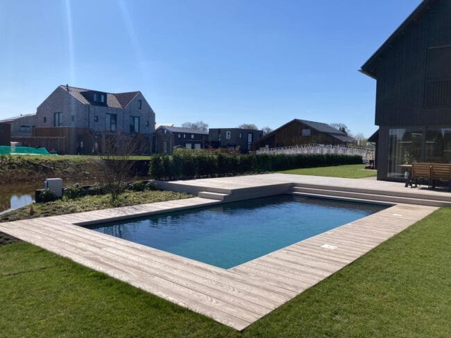 Buitenzwembad – Eelderwolde