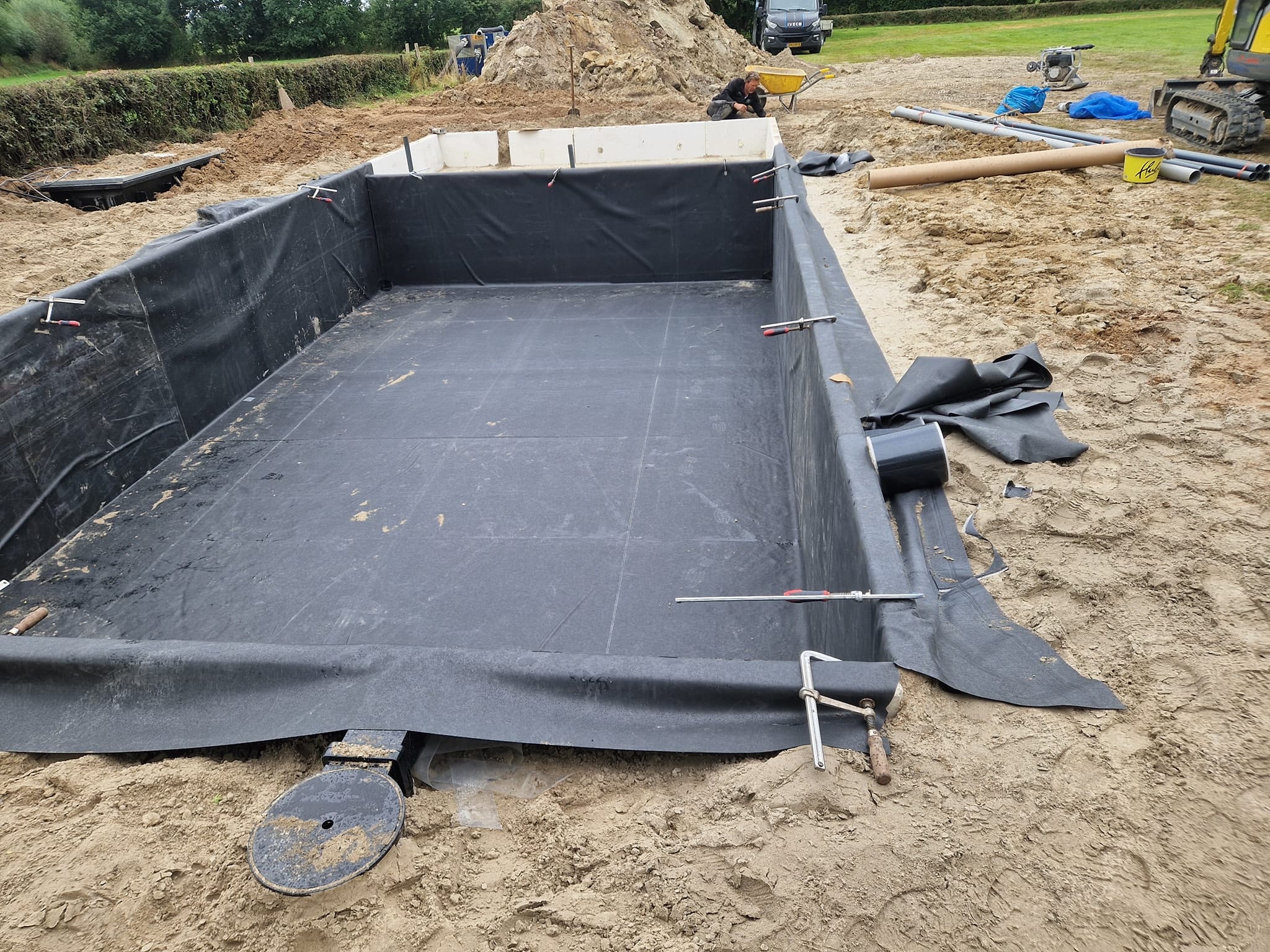 Vossebeld Zwemmen | Installatie 542150386_4216782308643640_8945548601169834239_n